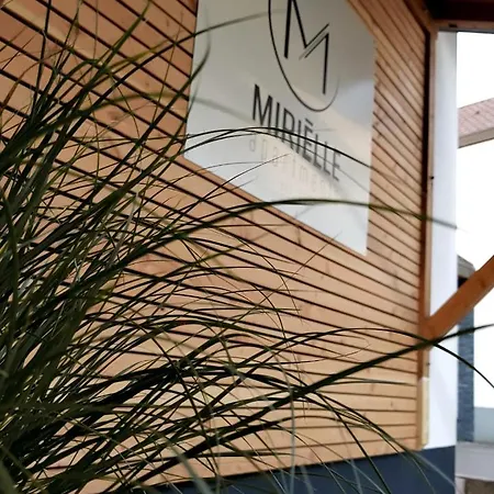 Mirielle Apartment Rust
